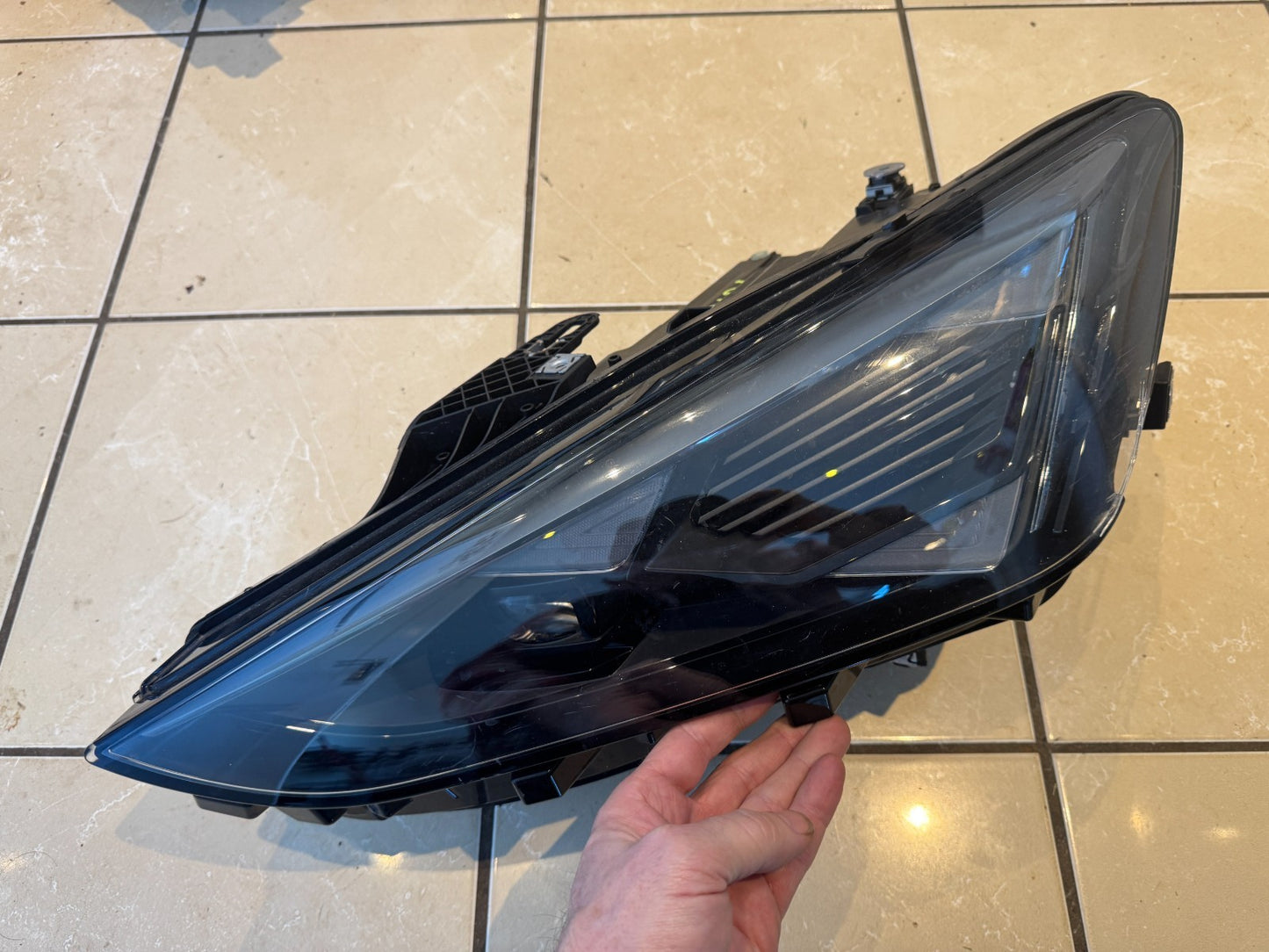 2025 SEAT CUPRA LEON LED FRONT LEFT HEADLIGHT 5FC941007K DAMAGED