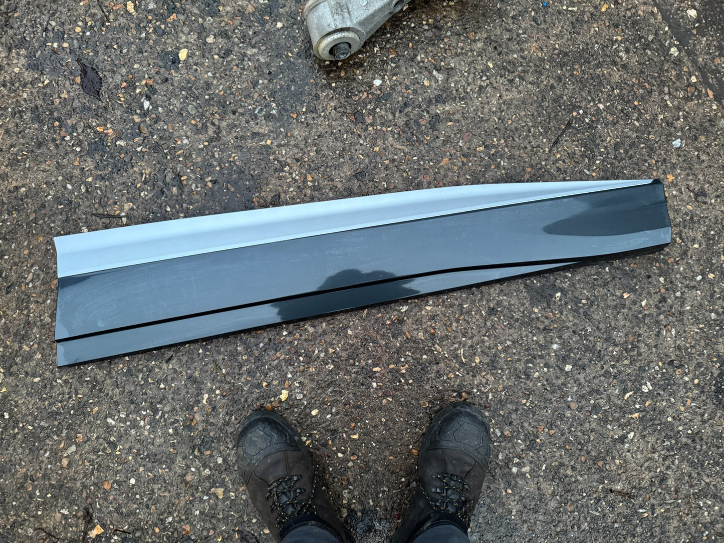 2025 AUDI Q4 E TRON RIGHT FRONT DOOR MOULDING 2022 TO 2025 89A853960A