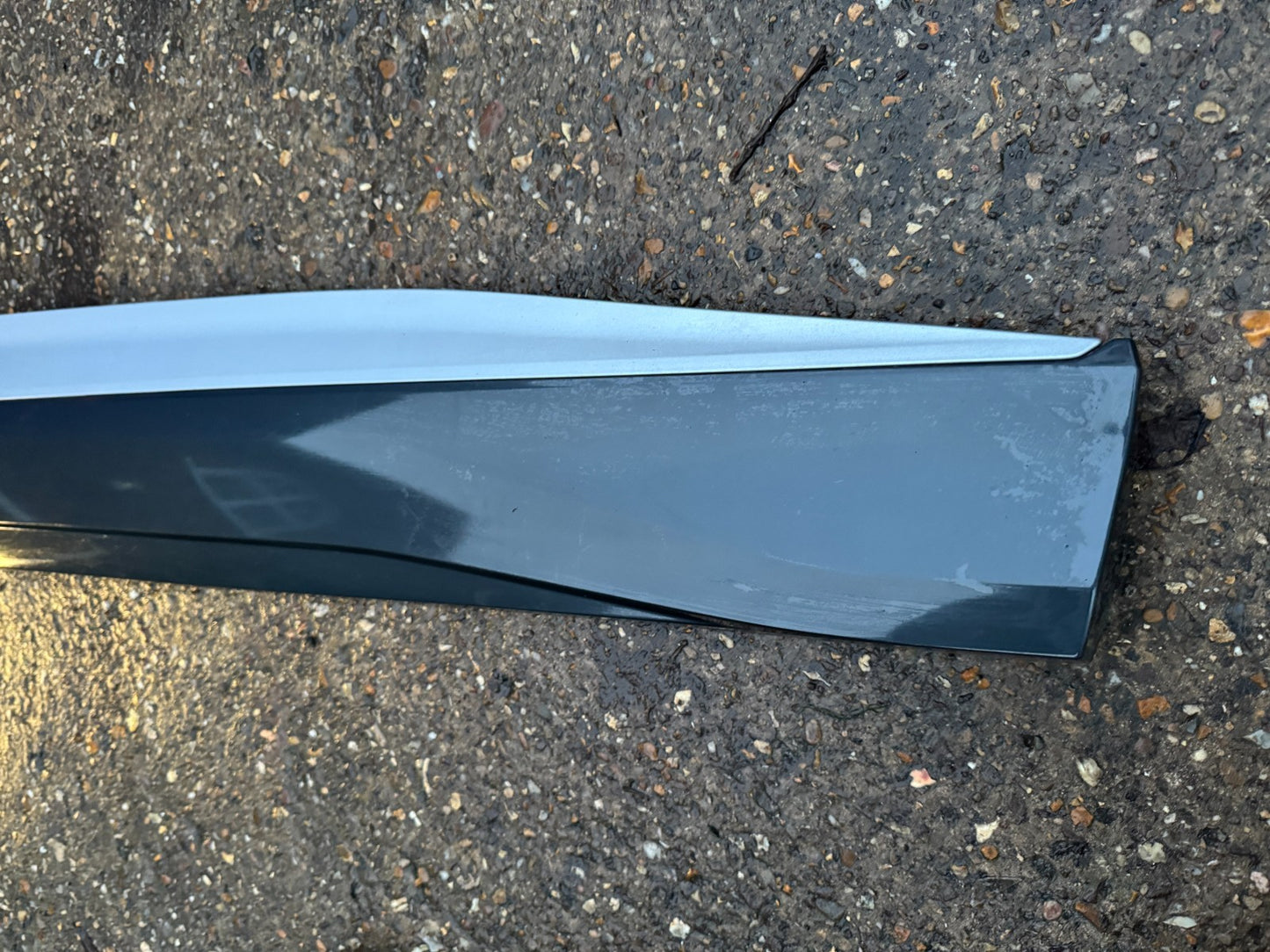 2025 AUDI Q4 E TRON RIGHT FRONT DOOR MOULDING 2022 TO 2025 89A853960A