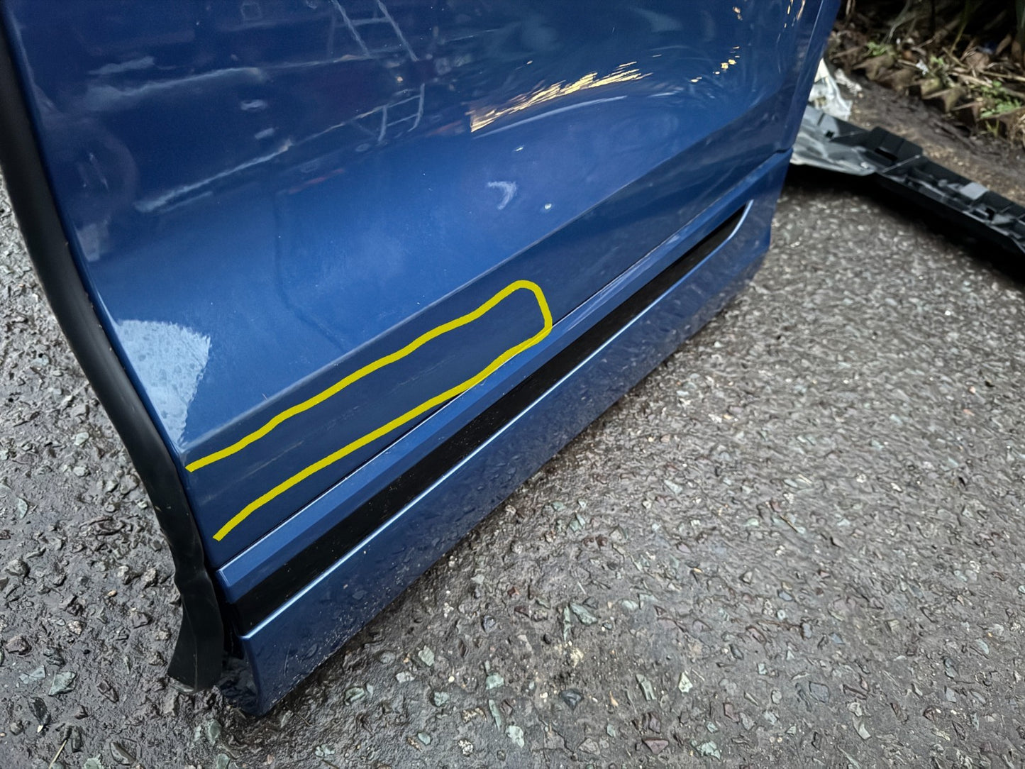 2025 Audi Q8 e-tron Rear left door including moulding SLIGHT DENT