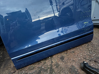 2025 Audi Q8 e-tron Front left door including moulding SLIGHT DENT