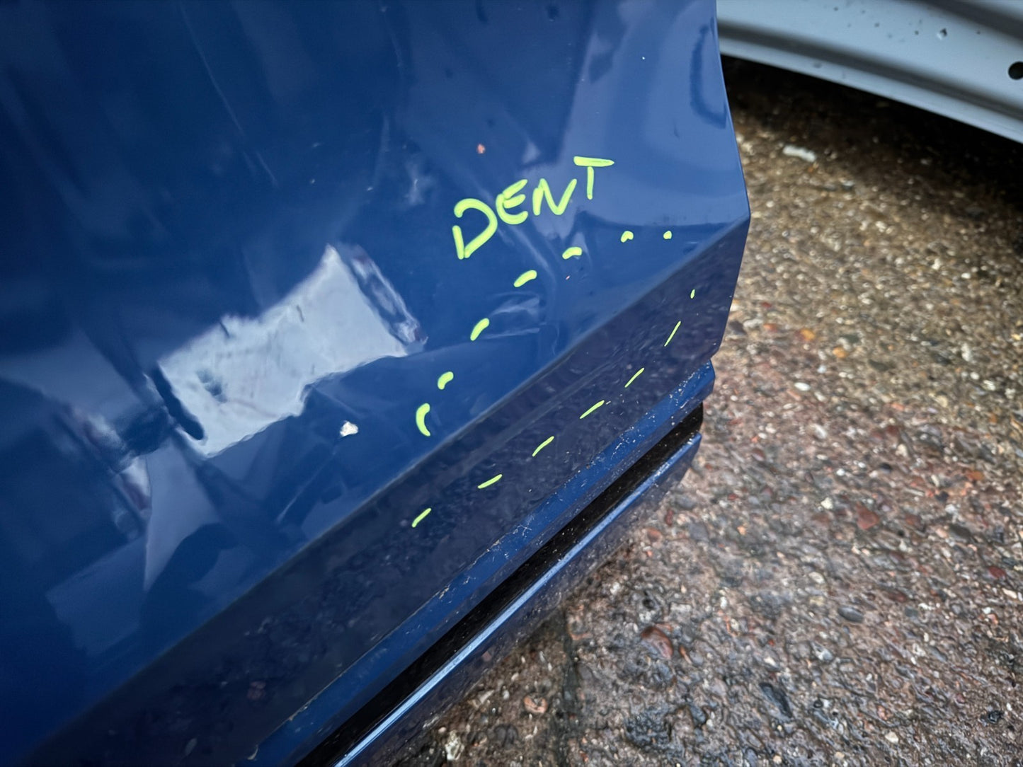 2025 Audi Q8 e-tron Front left door including moulding SLIGHT DENT