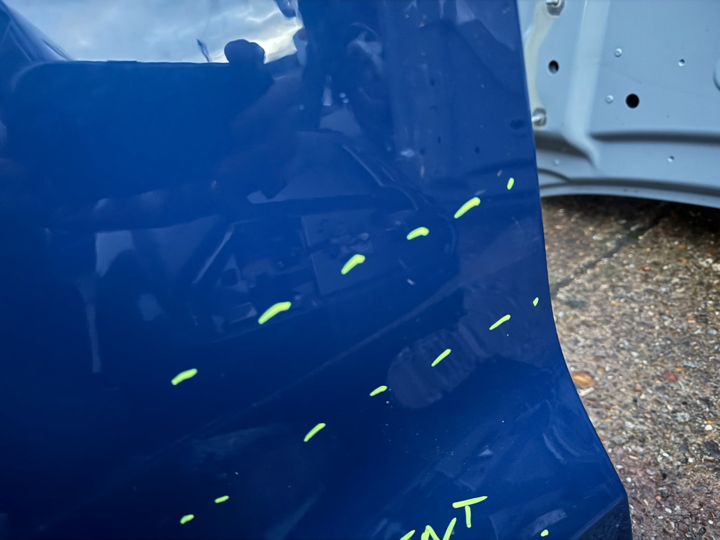 2025 Audi Q8 e-tron Front left door including moulding SLIGHT DENT