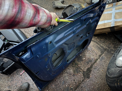 2025 Audi Q8 e-tron Front left door including moulding SLIGHT DENT