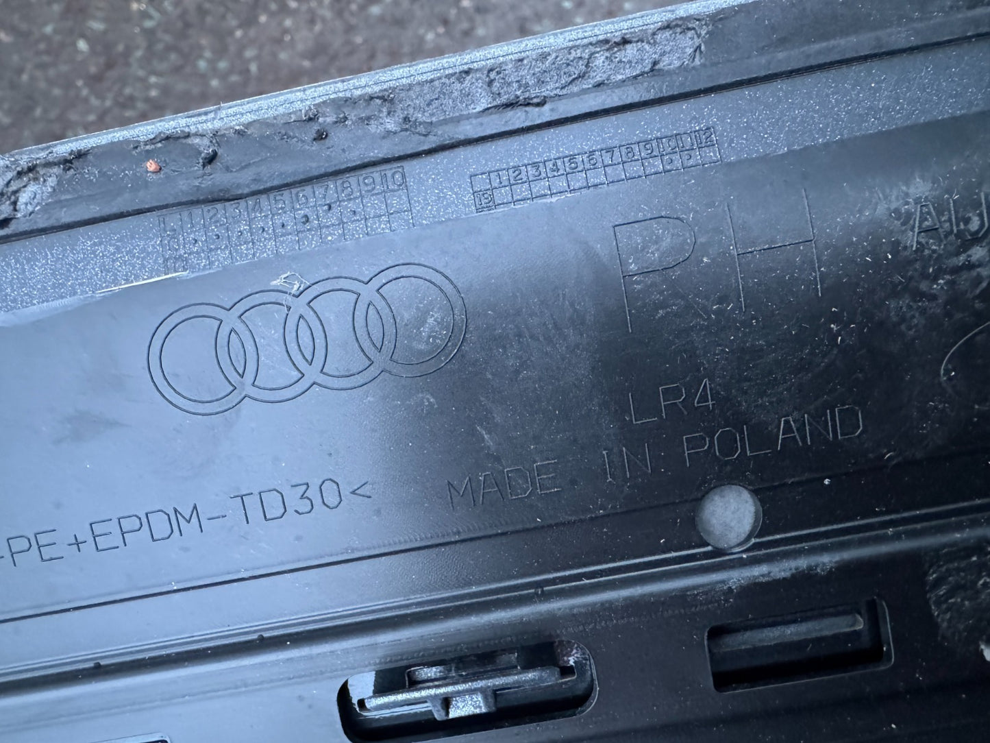 2025 Audi Q4 E-Tron S Line Rear Right Moulding 89A853970B 89A853978B