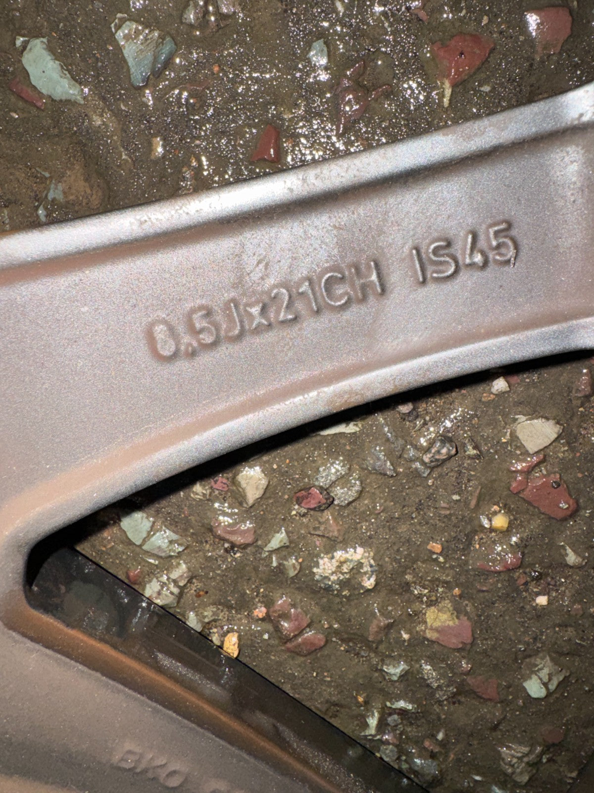 GENUINE RANGE ROVER VELAR L560 21" 8.5J ALLOY WHEEL L8A21007CA VERY GOOD