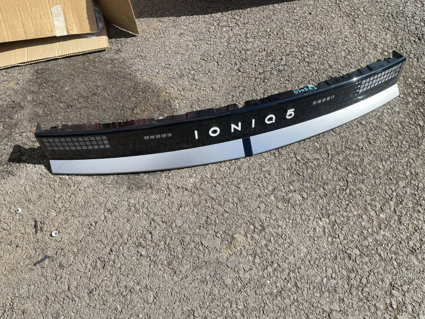 2022 2023 HYUNDAI IONIQ 5 CENTER REAR TAIL LIGHT OEM USED