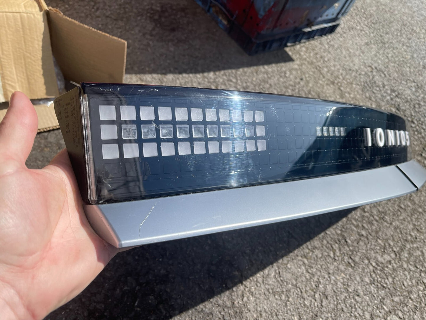 2022 2023 HYUNDAI IONIQ 5 CENTER REAR TAIL LIGHT OEM USED