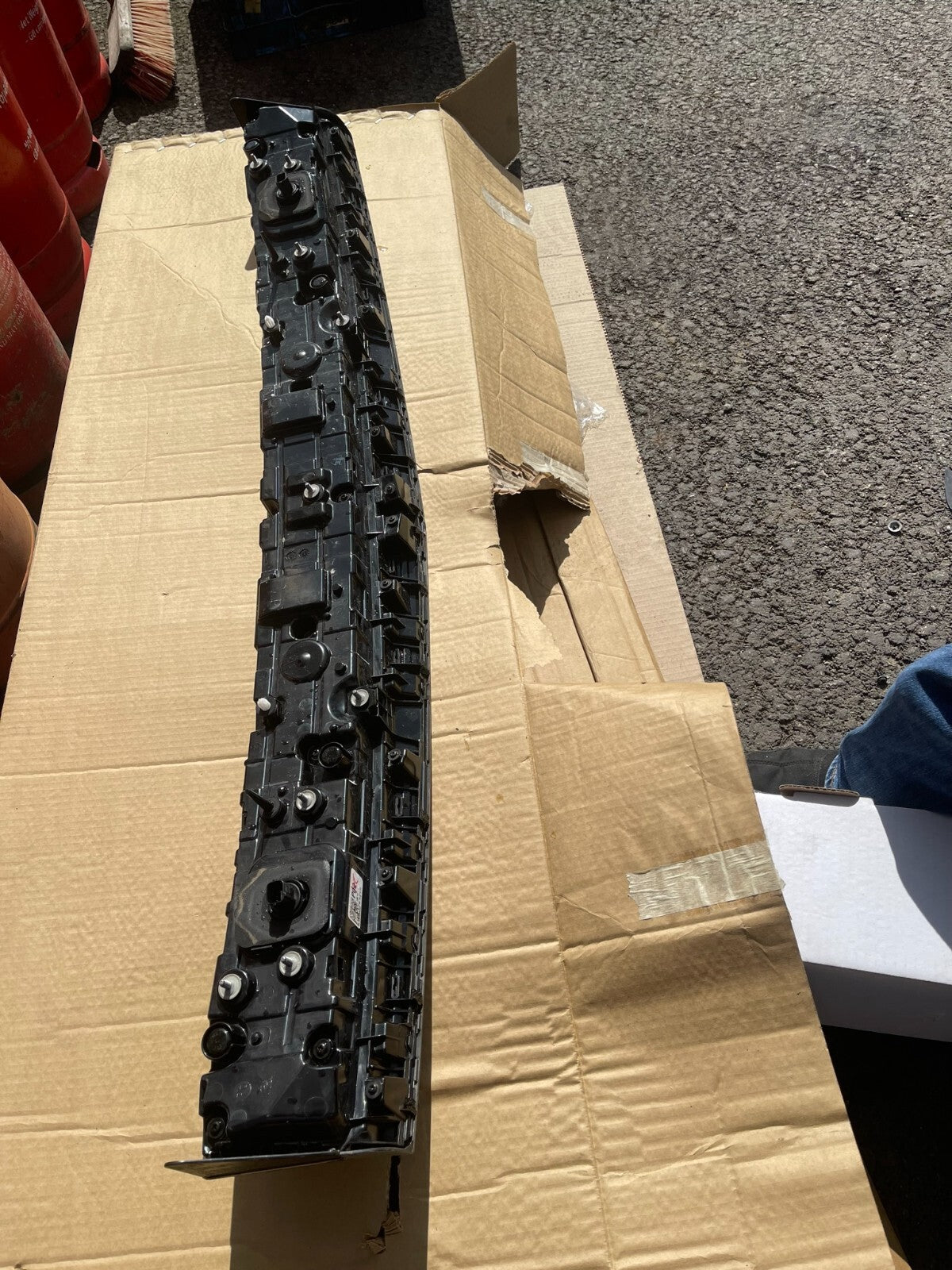 2022 2023 HYUNDAI IONIQ 5 CENTER REAR TAIL LIGHT OEM USED