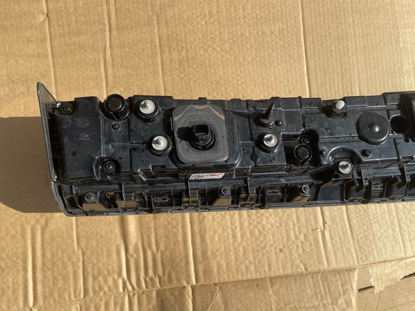 2022 2023 HYUNDAI IONIQ 5 CENTER REAR TAIL LIGHT OEM USED