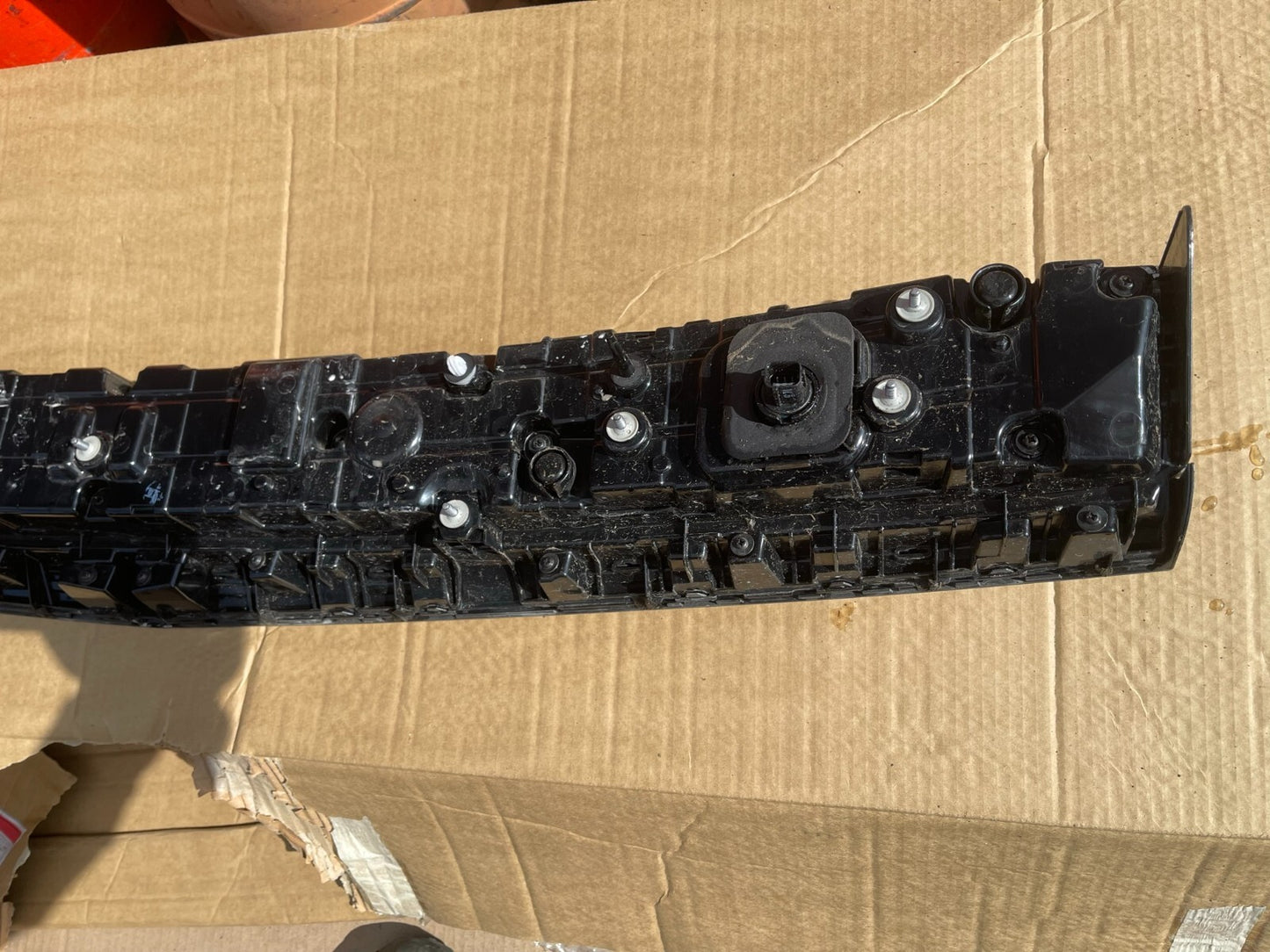 2022 2023 HYUNDAI IONIQ 5 CENTER REAR TAIL LIGHT OEM USED