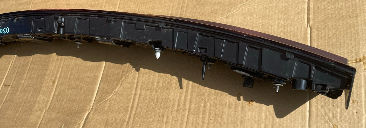 2022 2023 HYUNDAI IONIQ 5 CENTER REAR TAIL LIGHT OEM USED