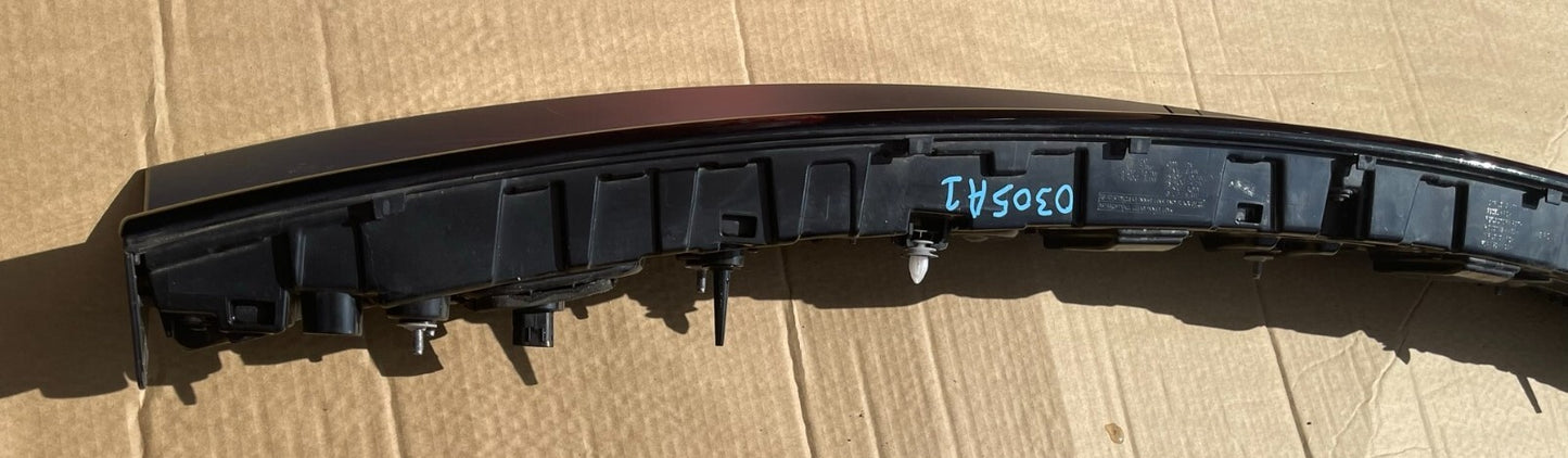 2022 2023 HYUNDAI IONIQ 5 CENTER REAR TAIL LIGHT OEM USED