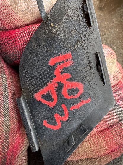 BMW I4 G26 E-DRIVE 40 M SPORT REAR TOW EYE COVER 8078584 GENUINE 2022 GREY