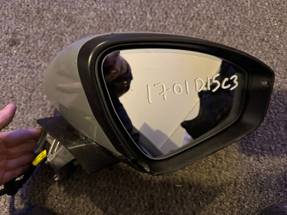 2025 AUDI Q4 E-TRON RIGHT WING DOOR MIRROR GREY POWER FOLD  89C857502F Damaged