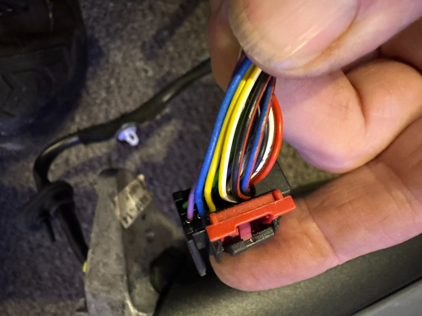 2025 AUDI Q4 E-TRON RIGHT WING DOOR MIRROR GREY POWER FOLD  89C857502F Damaged