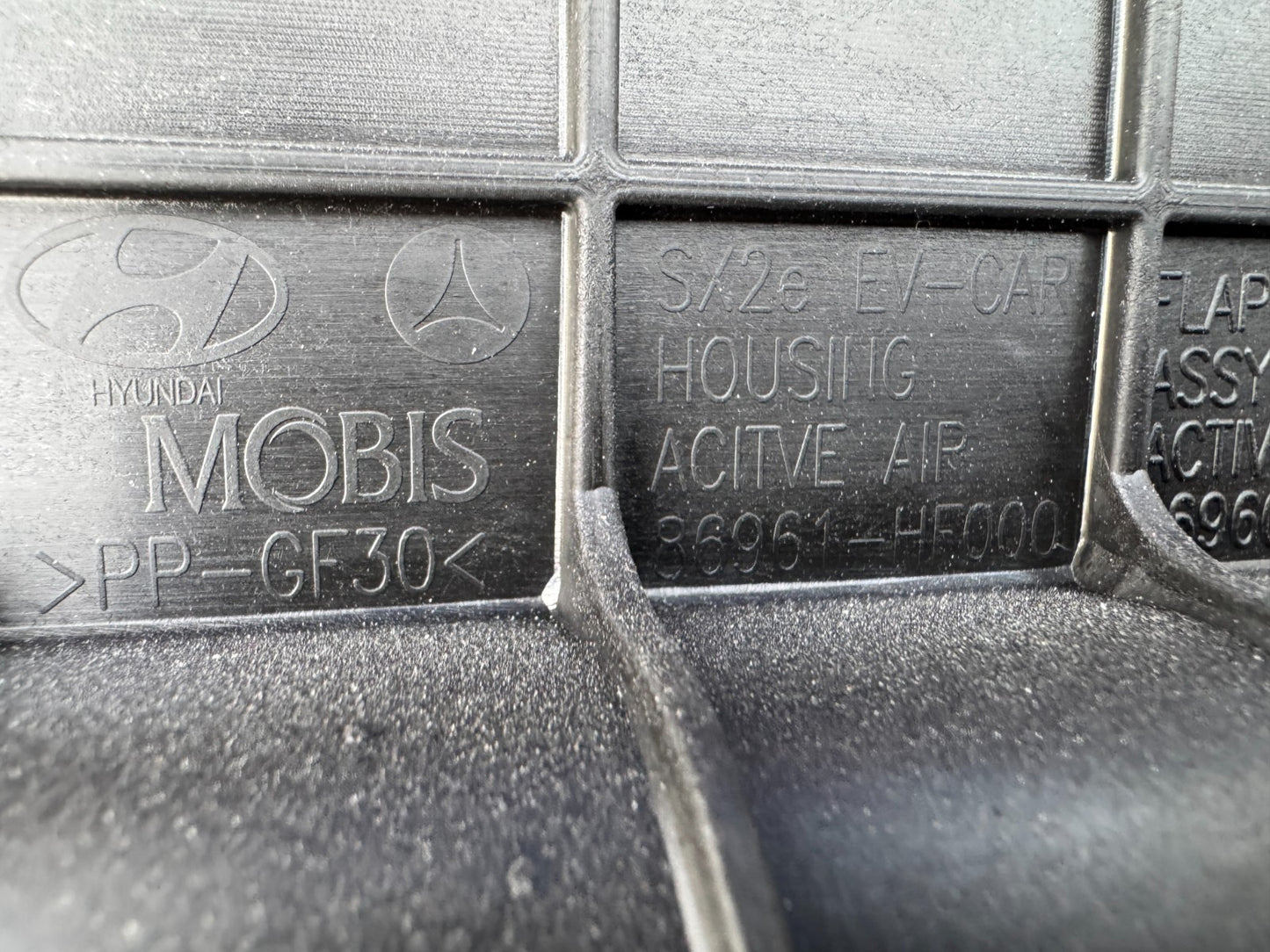 HYUNDAI KONA SX2 Radiator Active Air Intake Channel HF869-69100