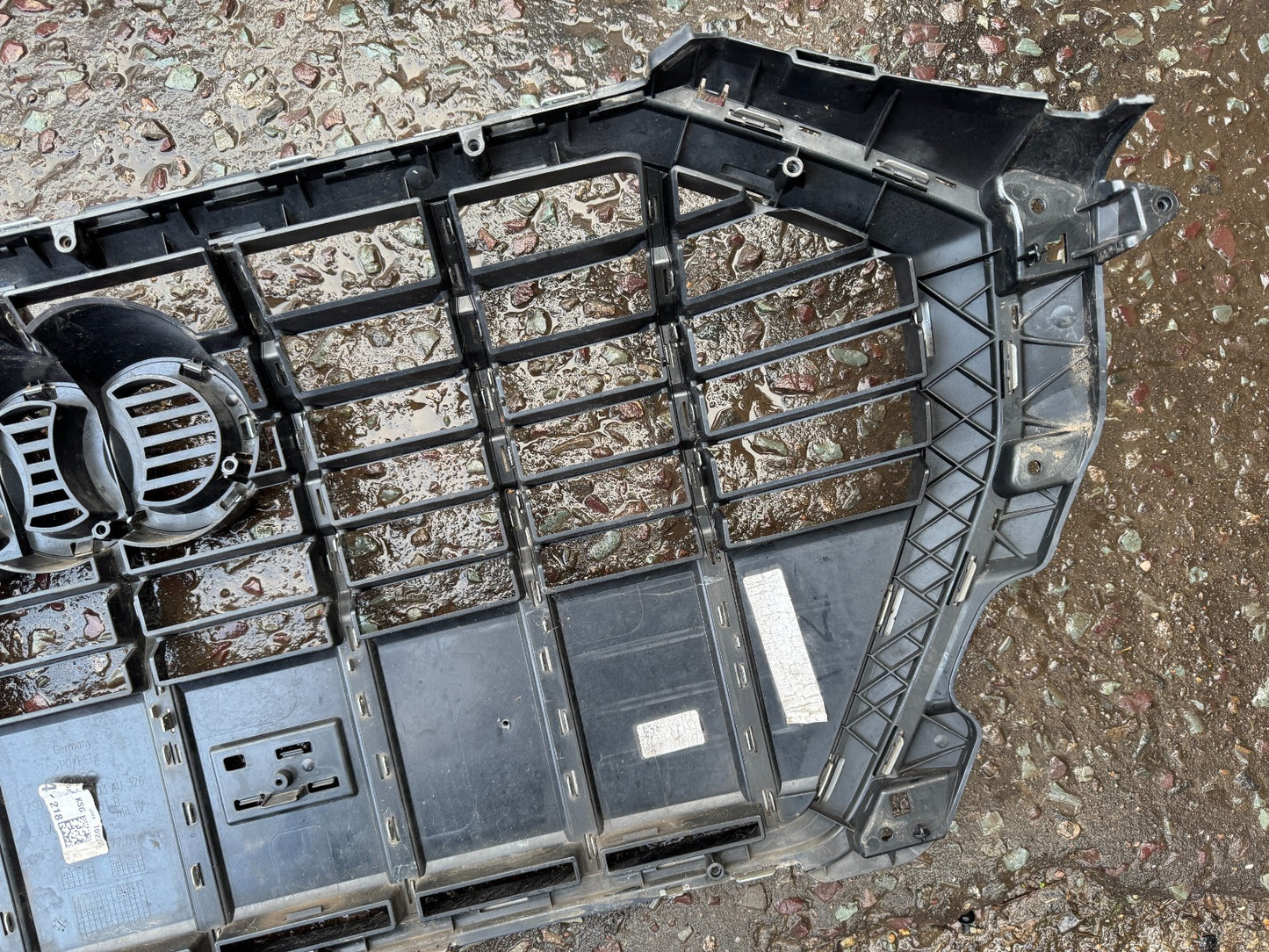 AUDI Q3 S-LINE 2018-2023 GENUINE FRONT BUMPER GRILLE DAMAGED 83A853651B