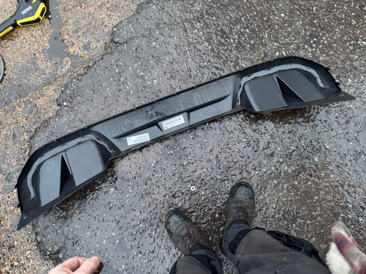 BMW G26 2023 MSPORT REAR BUMPER DIFFUSER IN DARK SHADOW 8096492