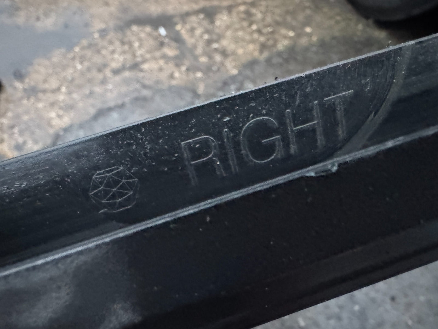 Peugeot 3008 (P64) 24  front right door moulding trim 9839763380