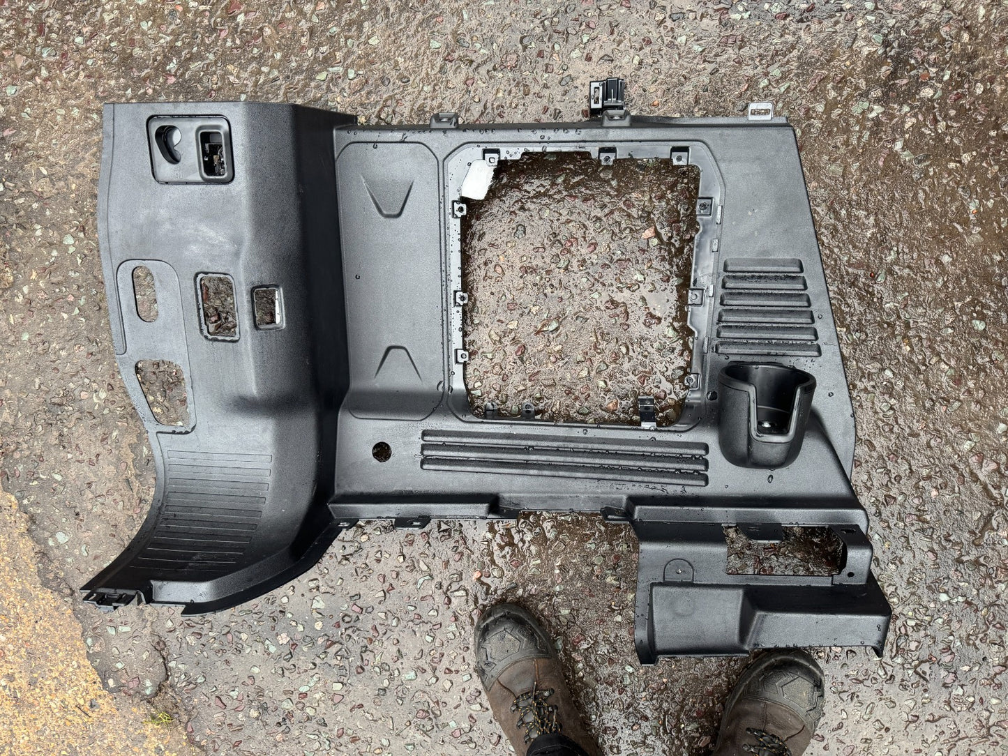 2025 Left trunk boot trim for Land Rover Defender L663 7 SEAT n8b2-45431