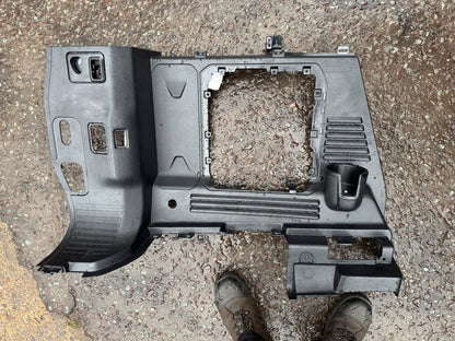 2025 Left trunk boot trim for Land Rover Defender L663 7 SEAT n8b2-45431