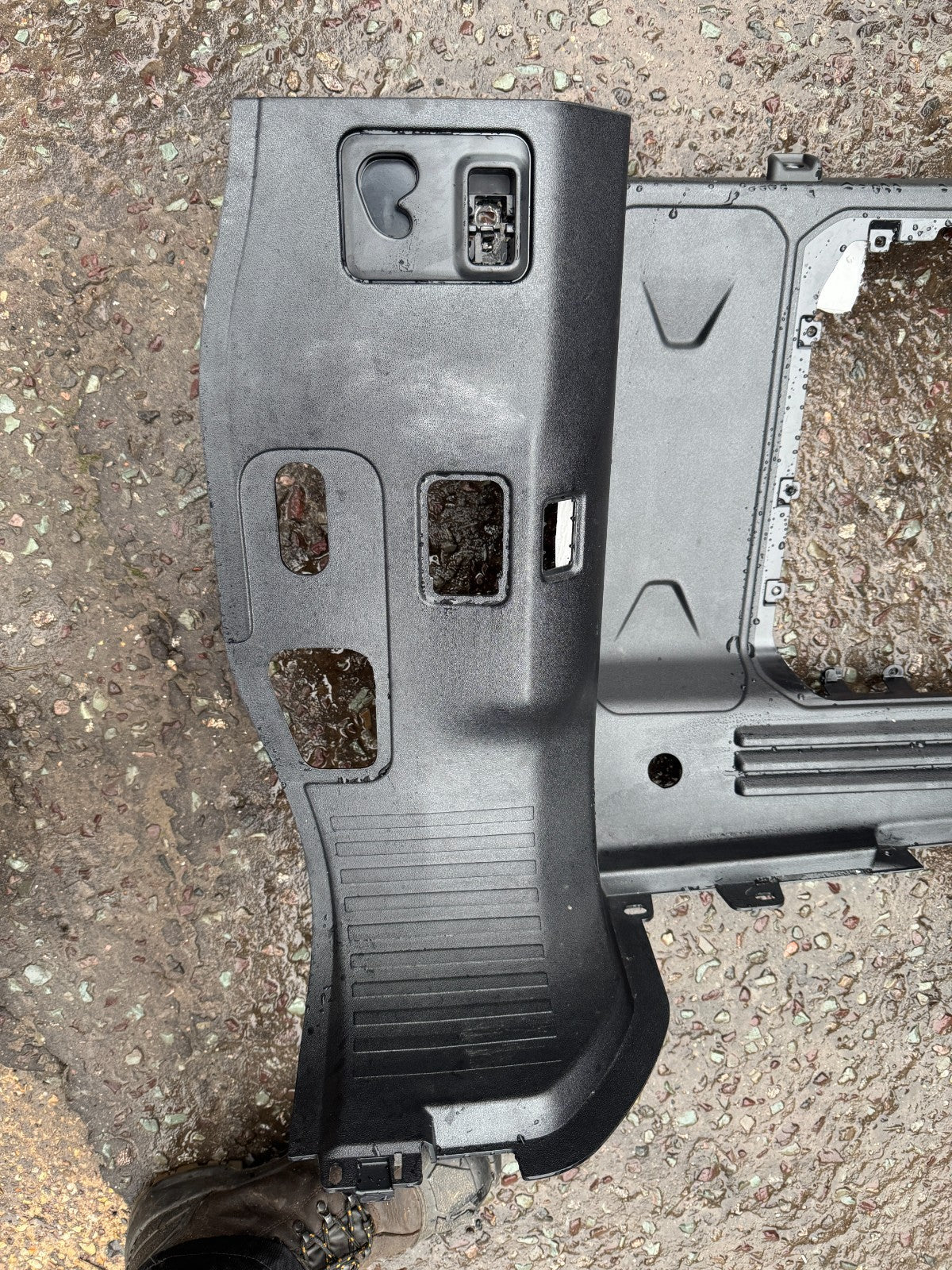 2025 Left trunk boot trim for Land Rover Defender L663 7 SEAT n8b2-45431