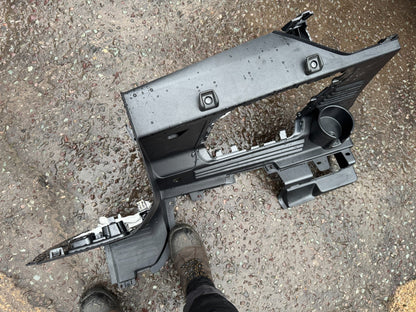 2025 Left trunk boot trim for Land Rover Defender L663 7 SEAT n8b2-45431