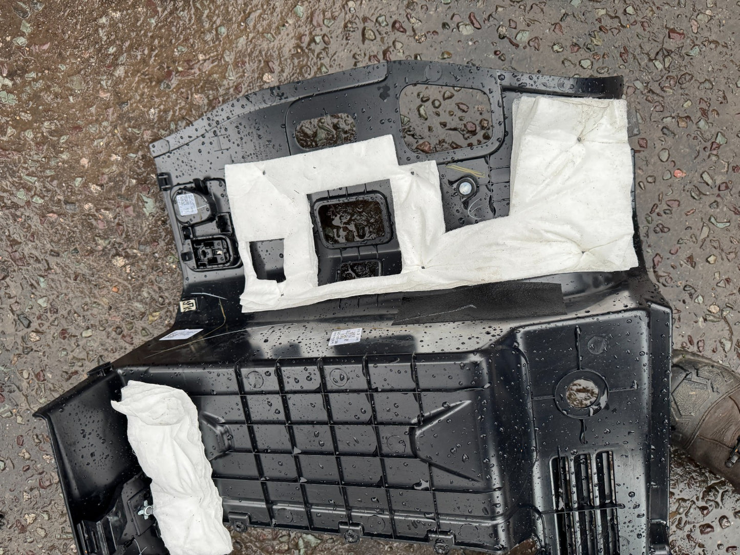 2025 Left trunk boot trim for Land Rover Defender L663 7 SEAT n8b2-45431