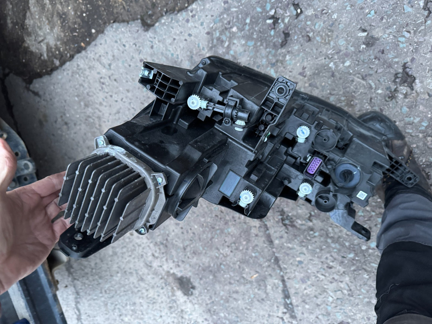 MG HS 2021-2024 RIGHT FULL LED SAIC LIGHT HEADLIGHT P/N 11162155 SCRATCHED