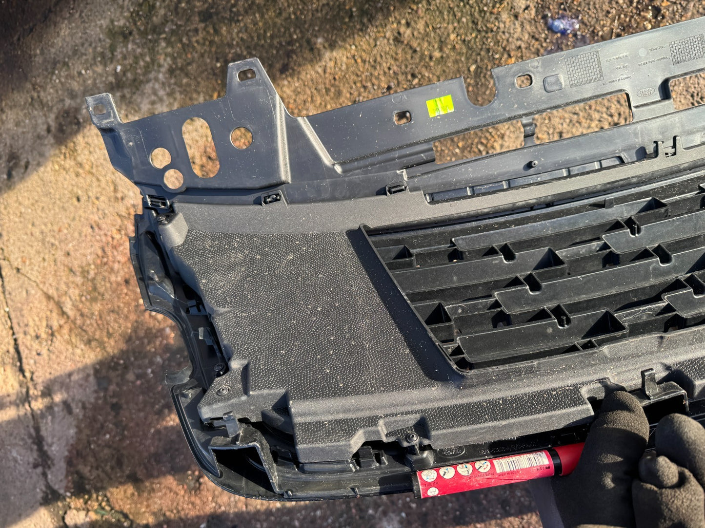 2025 LAND RANGE ROVER VELAR L560 2023-ON FRONT GRILLE N8A2-8200-CB Scratched