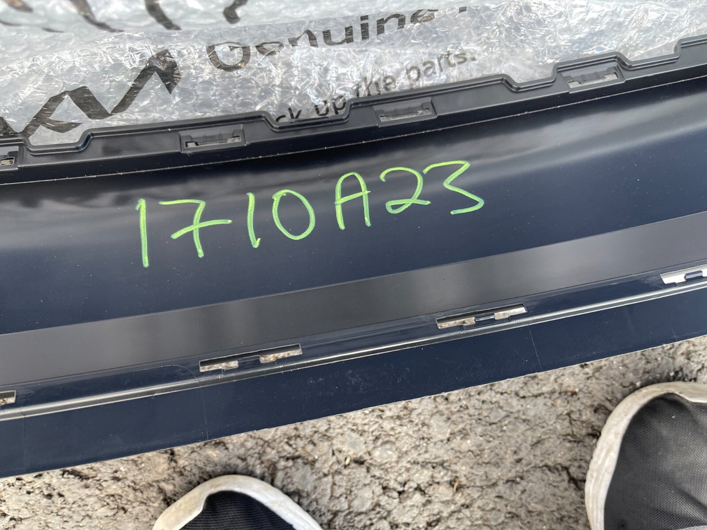 GENUINE KIA XCEED rear diffuser lower bumper 09/19 =  86650J7PB0 scratched