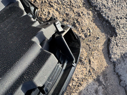 2025 LAND RANGE ROVER VELAR L560 2023-ON FRONT GRILLE N8A2-8200-CB Scratched