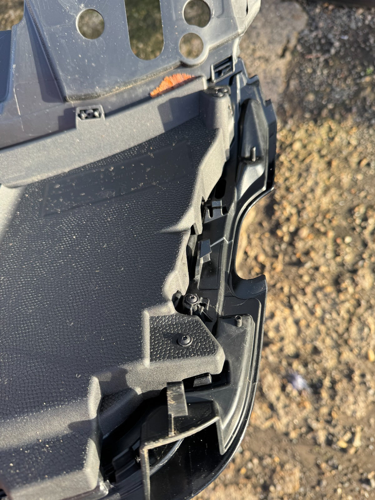 2025 LAND RANGE ROVER VELAR L560 2023-ON FRONT GRILLE N8A2-8200-CB Scratched