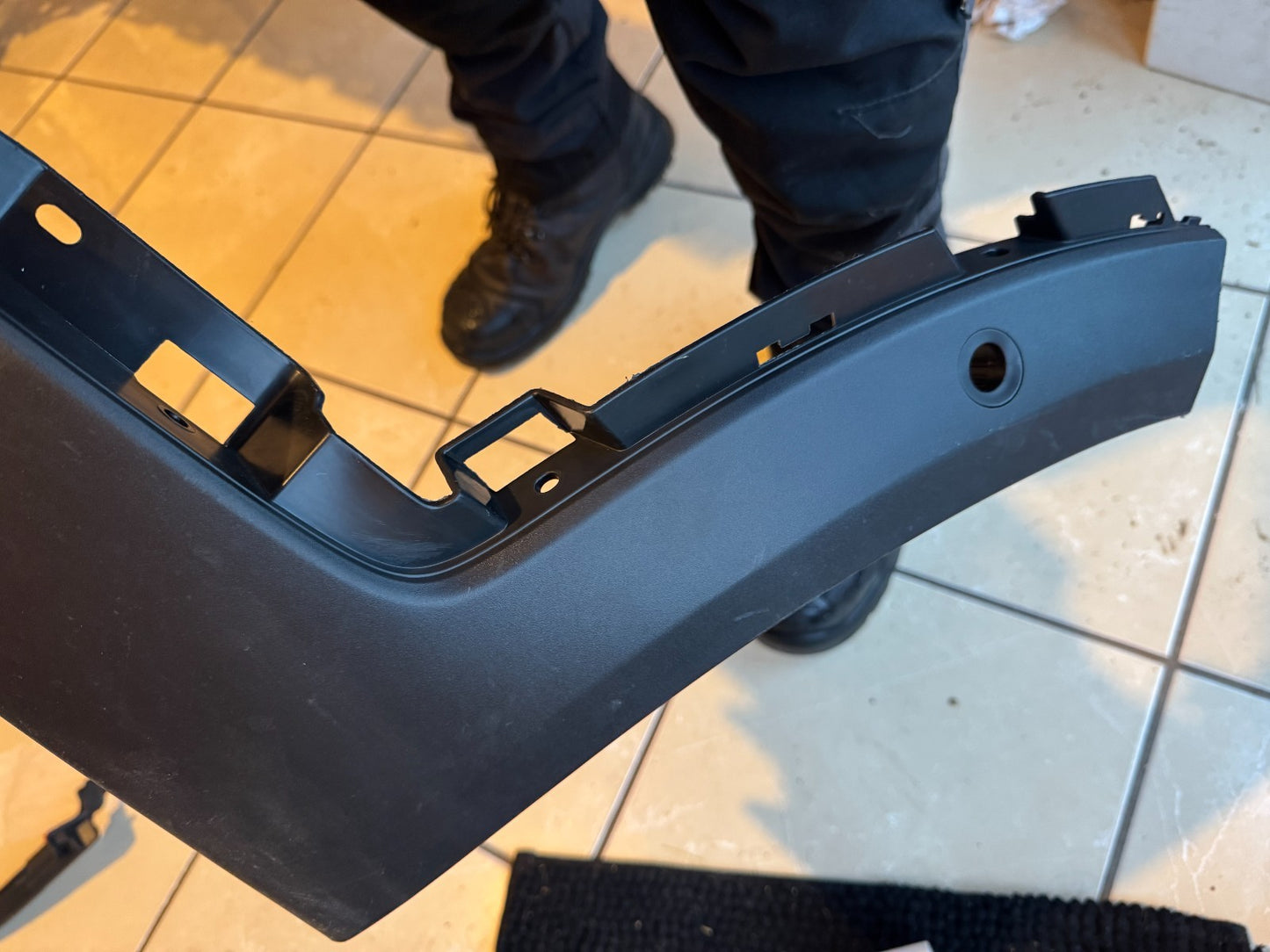 GENUINE KIA XCEED rear diffuser lower bumper 09/19 =  86650J7PB0 scratched