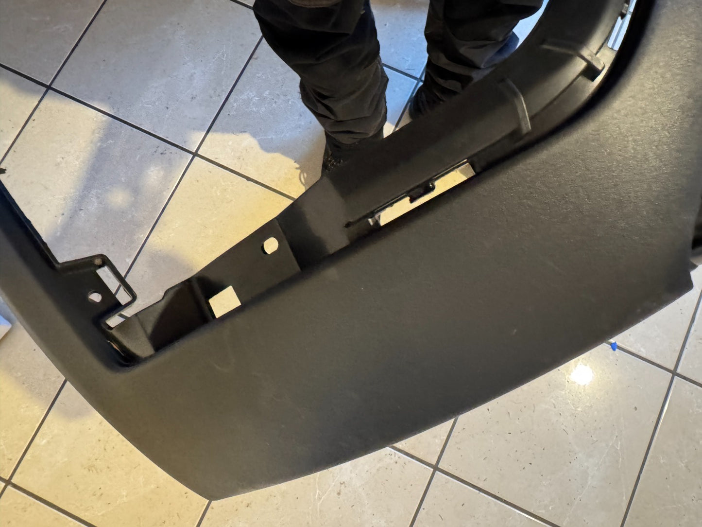 GENUINE KIA XCEED rear diffuser lower bumper 09/19 =  86650J7PB0 scratched