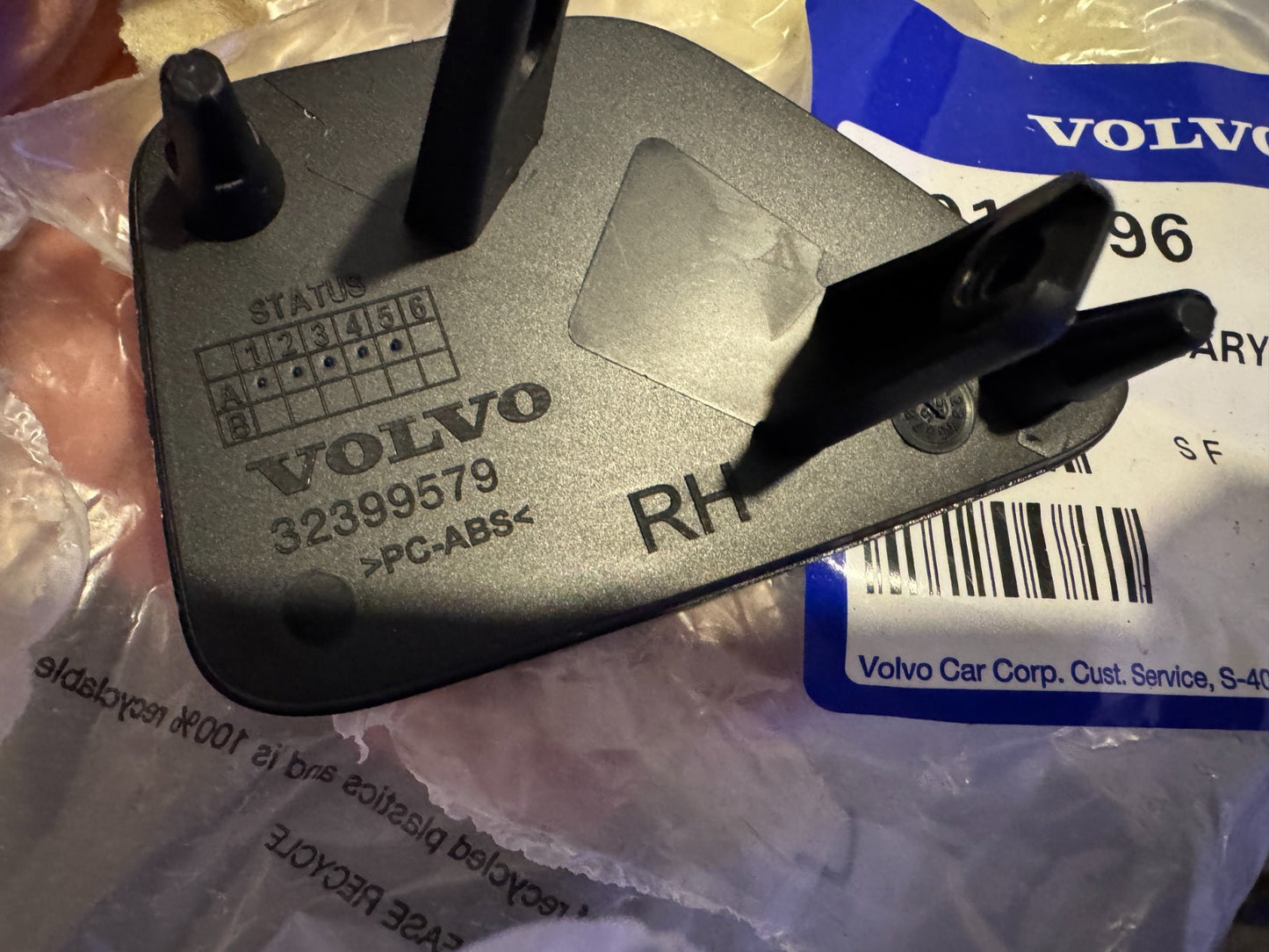 Volvo XC90 2 II bumper washer cover 40018596 32399579 RIGHT