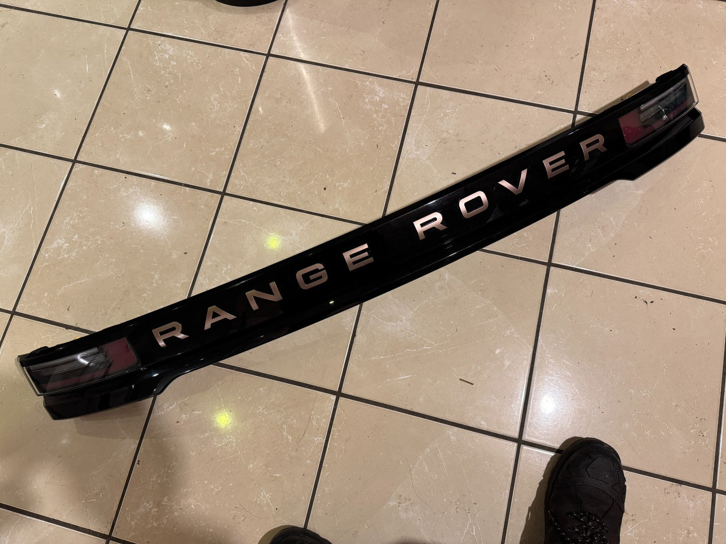 2025 Range Rover Velar Rear Tailgate Boot Light N8A215C436AD L560 Copper Letters