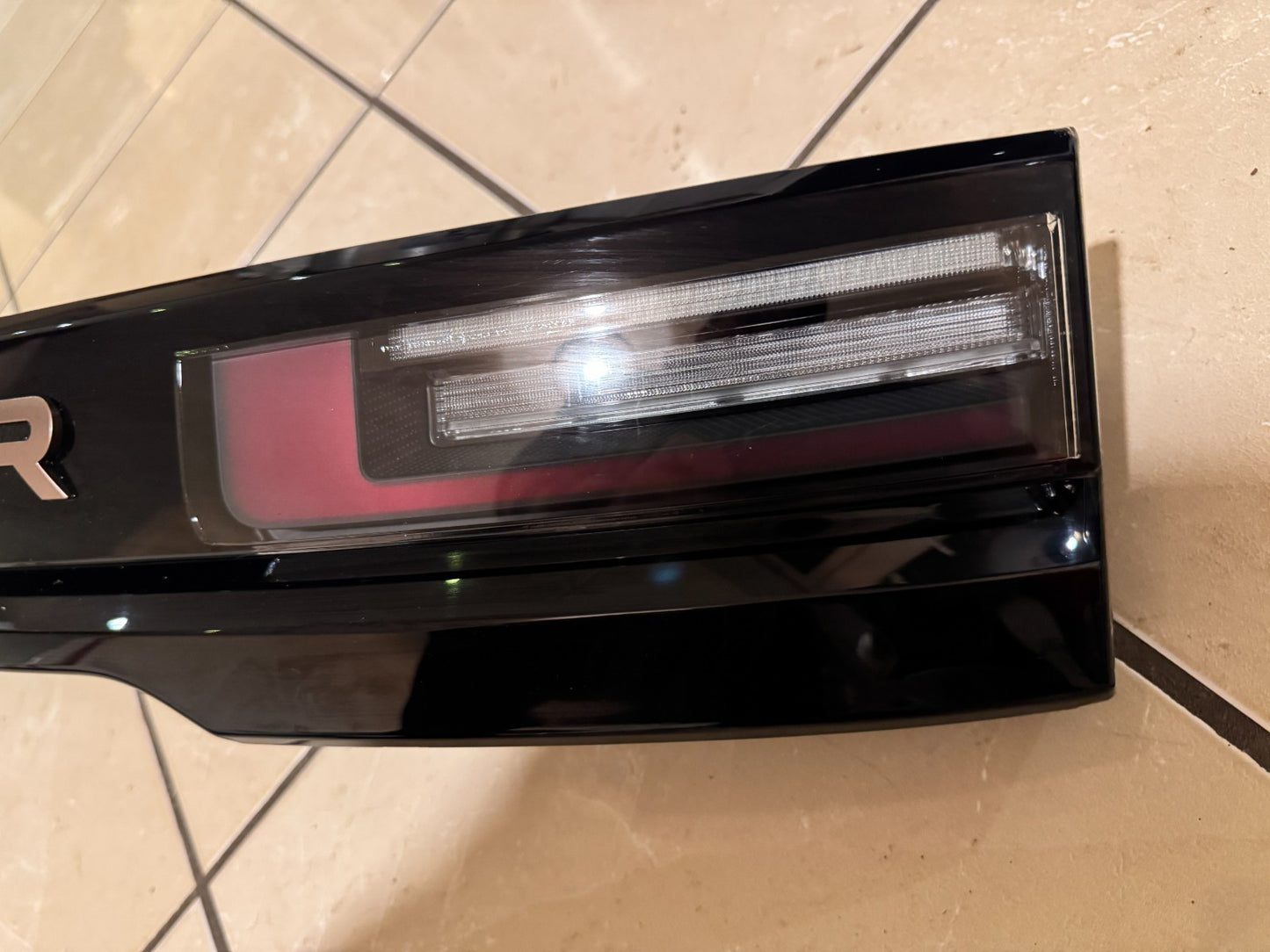 2025 Range Rover Velar Rear Tailgate Boot Light N8A215C436AD L560 Copper Letters