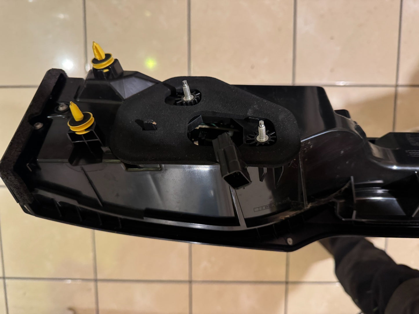 2025 Range Rover Velar Rear Tailgate Boot Light N8A215C436AD L560 Copper Letters