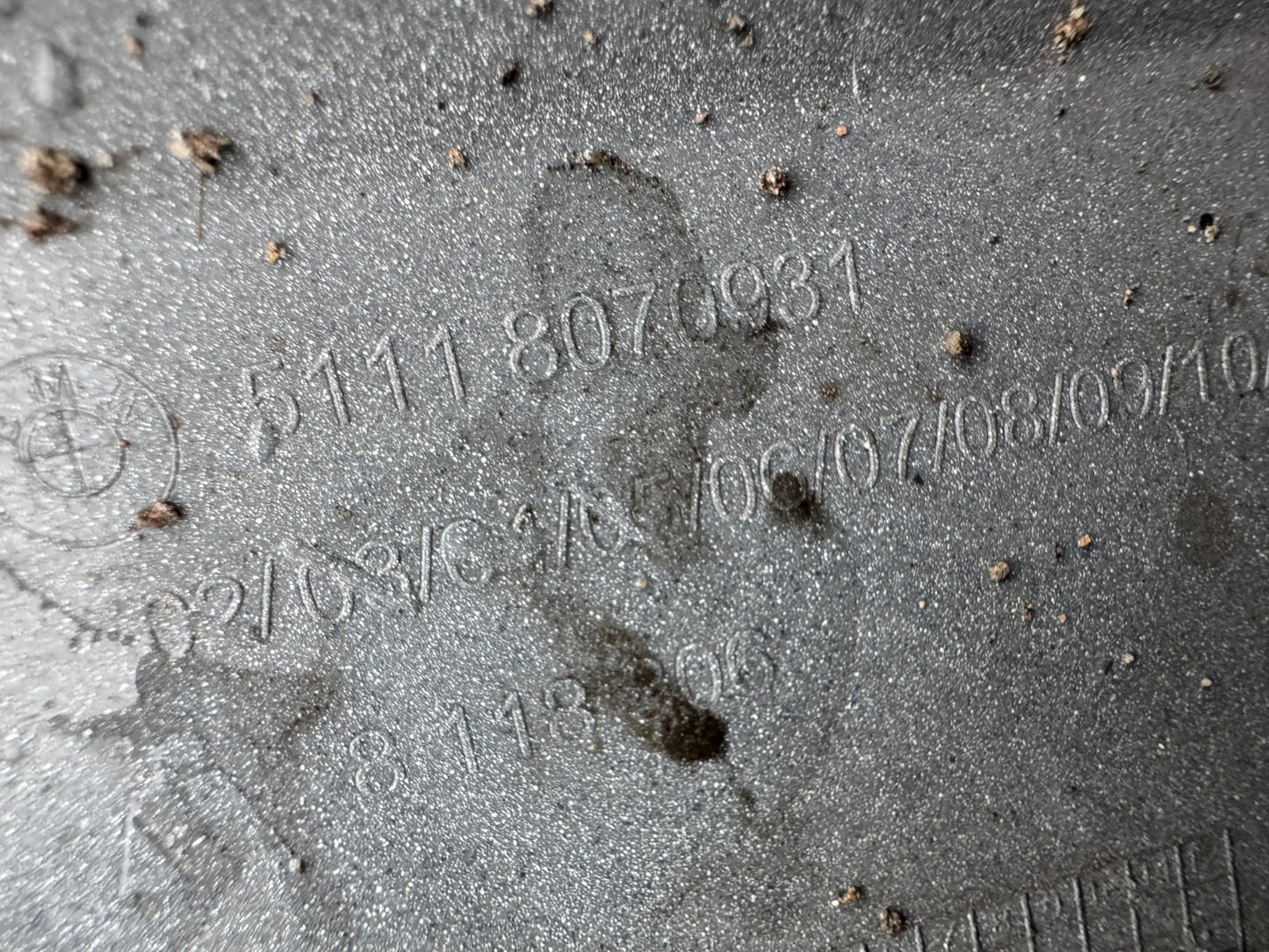 BMW 1 SERIES F40 M SPORT FRONT BUMPER TOW EYE COVER GENUINE 8070931 2019 ON