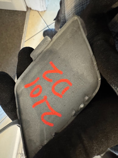 BMW 1 SERIES F40 M SPORT FRONT BUMPER TOW EYE COVER GENUINE 8070931 2019 ON