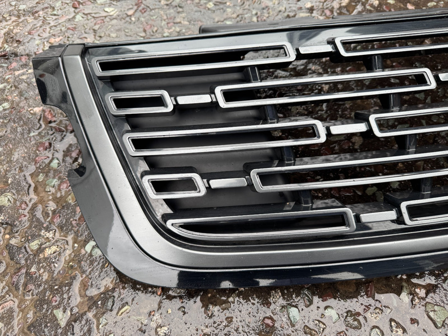 RANGE ROVER VELAR L560 FRONT GRILL 2024 - ON MODELS GENUINE N8A28200BB