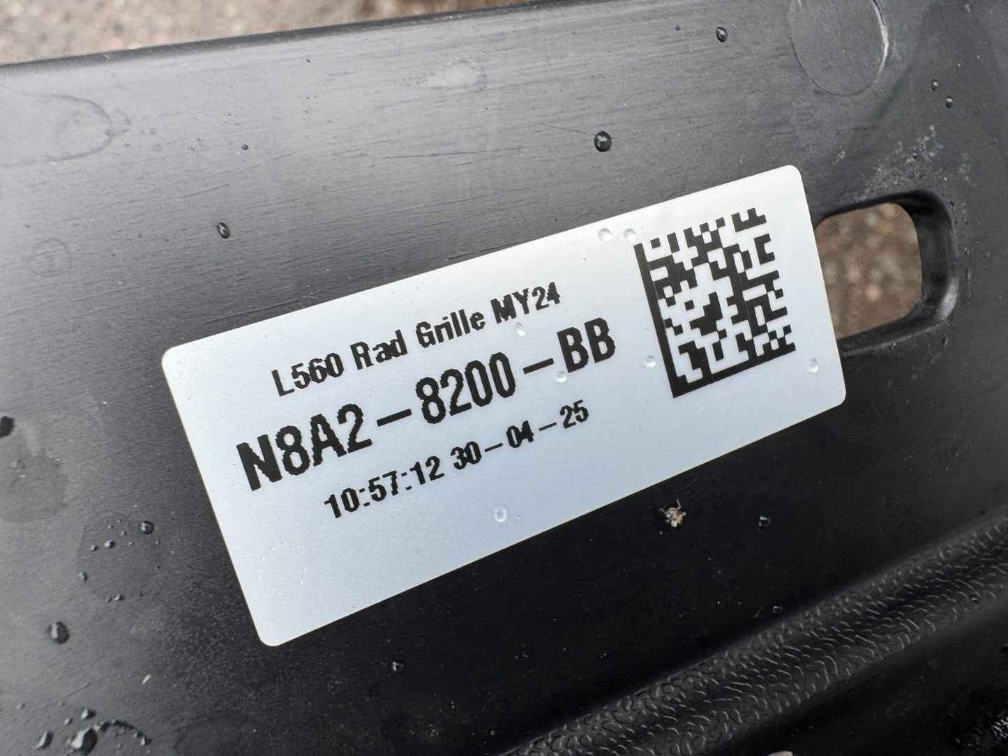 RANGE ROVER VELAR L560 FRONT GRILL 2024 - ON MODELS GENUINE N8A28200BB