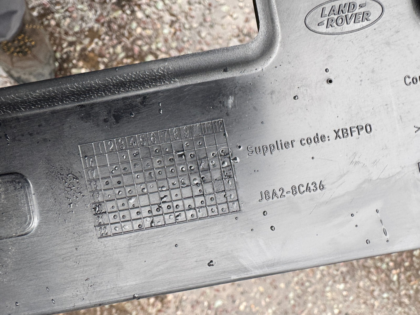 RANGE ROVER VELAR L560 FRONT GRILL 2024 - ON MODELS GENUINE N8A28200BB