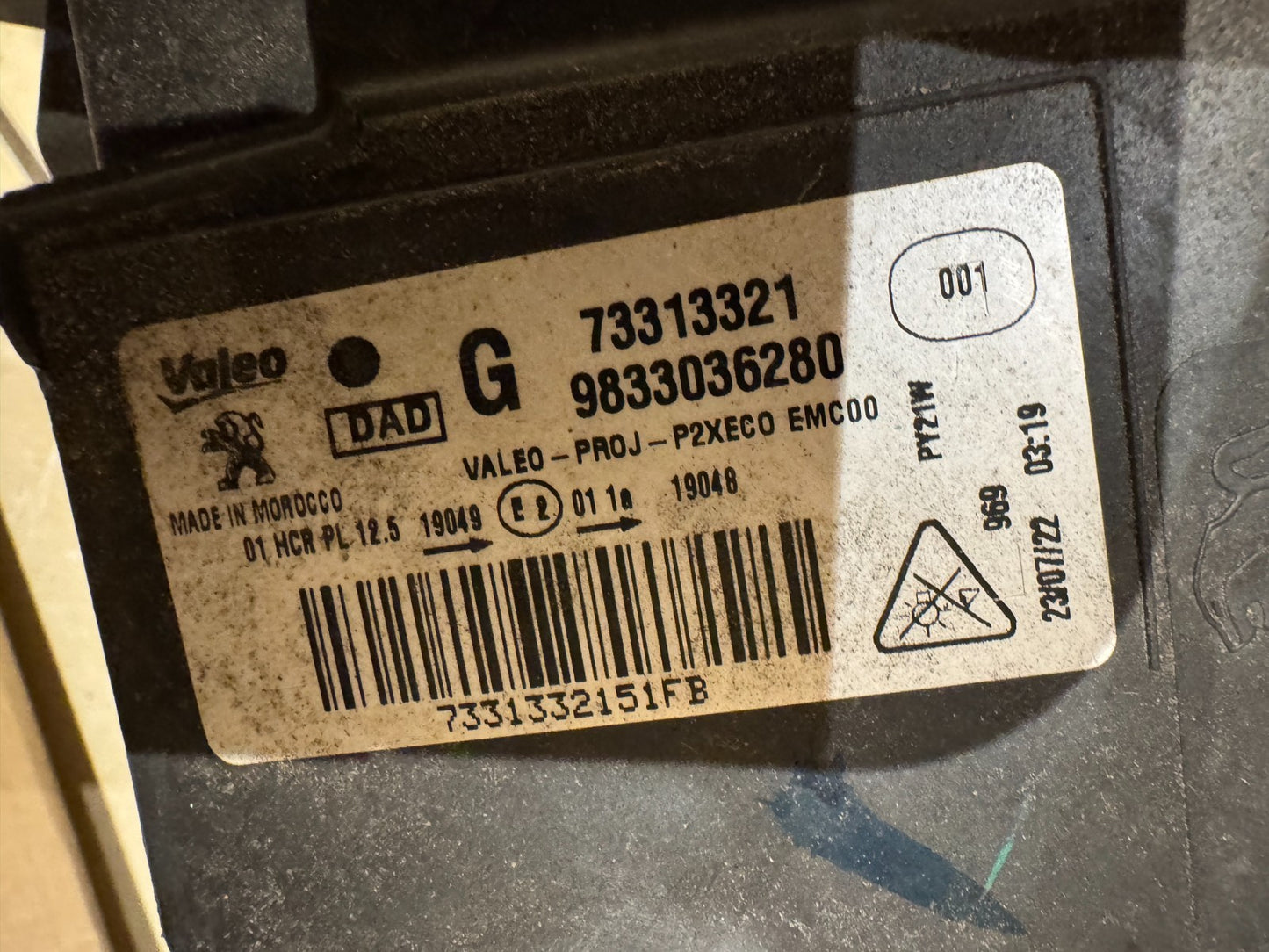 PEUGEOT 208 PASSENGER SIDE LEFT LED HEADLIGHT 9833036280 2022 DAMAGED