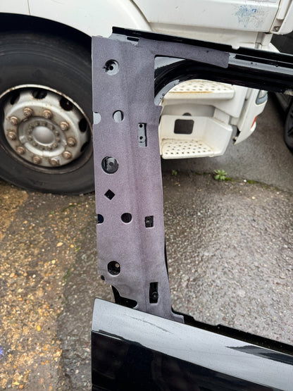 2023-2025 Range Rover Sport L461 Front Right Door Shell OEM M8E2-211B02-AA