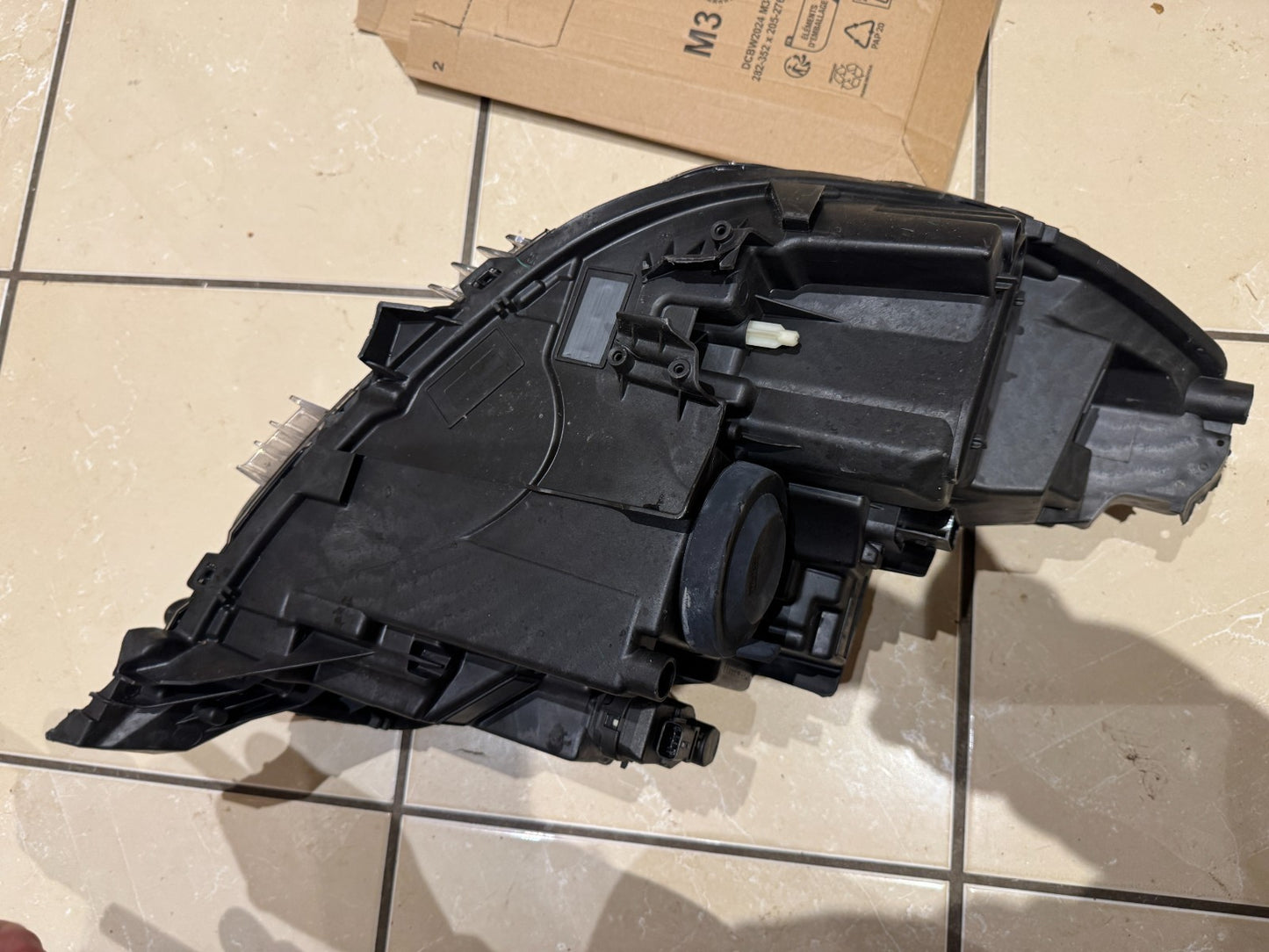 PEUGEOT 208 PASSENGER SIDE LEFT LED HEADLIGHT 9833036280 2022 DAMAGED