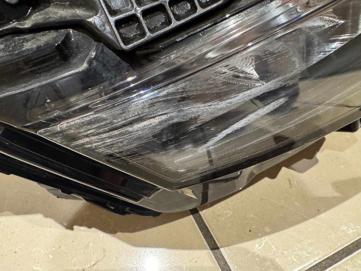 NISSAN QASHQAI (J12) 2021-2024 LED RIGHT HEADLIGHT 100-8D02F DAMAGED