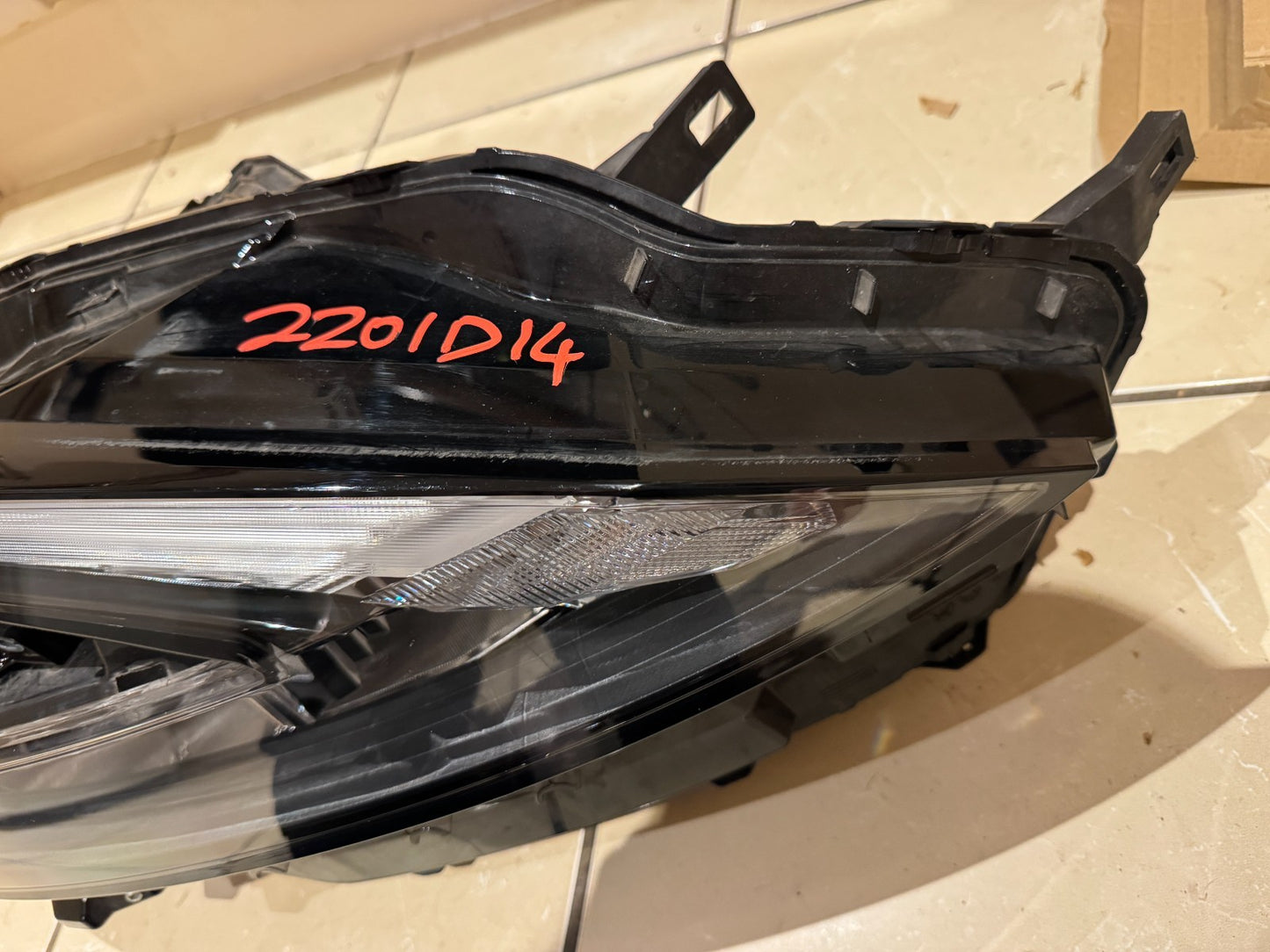 NISSAN QASHQAI (J12) 2021-2024 LED RIGHT HEADLIGHT 100-8D02F DAMAGED